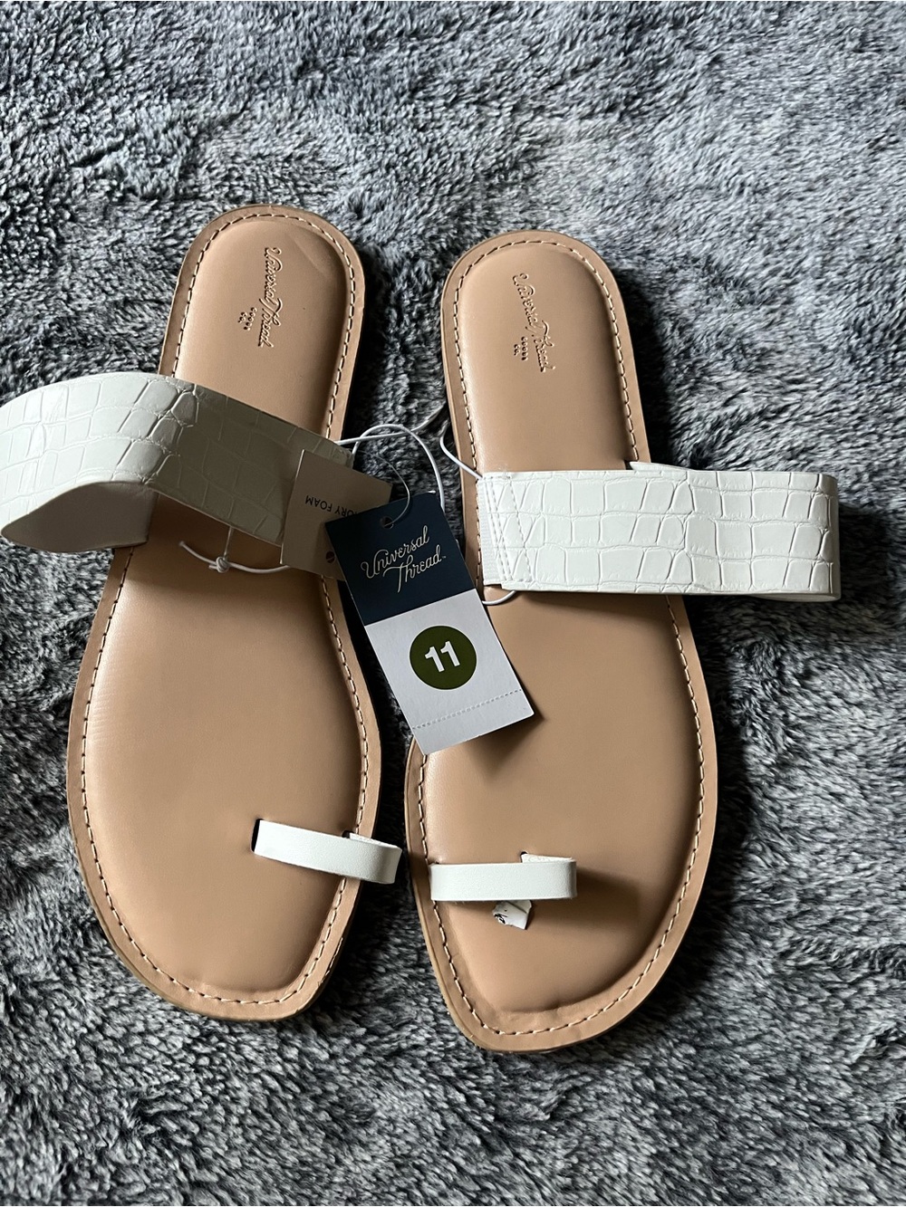Universal Thread White Croc-Texture Toe-Ring Slide Sandals